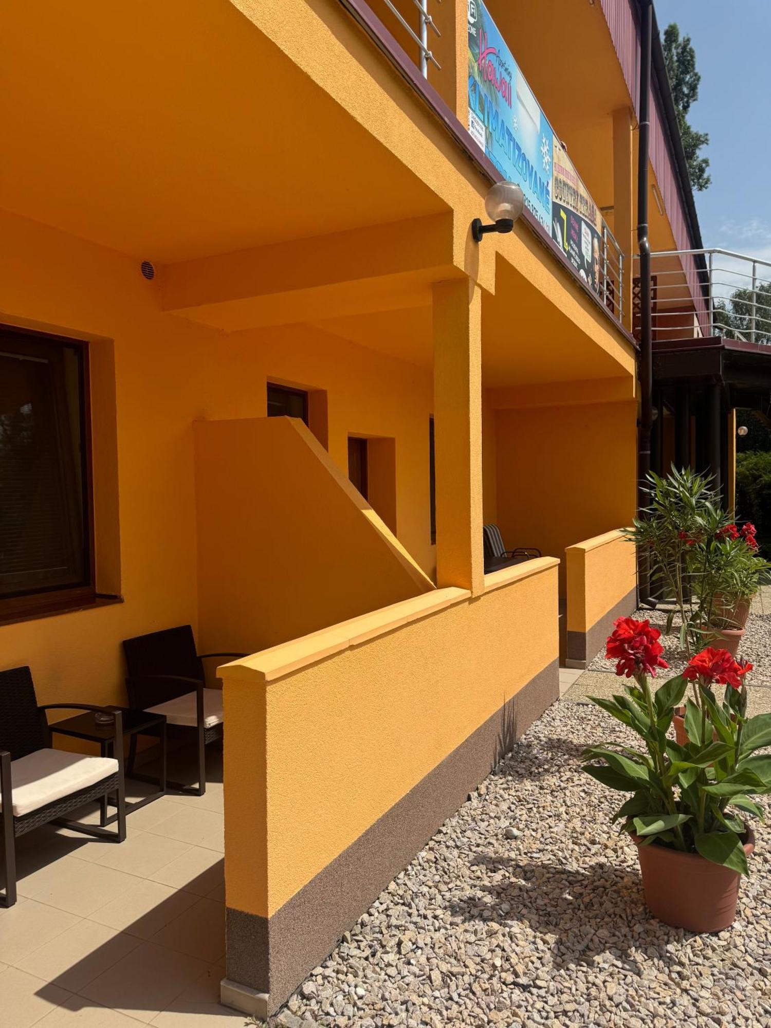 Apartmány Hawaii Patince Esterno foto